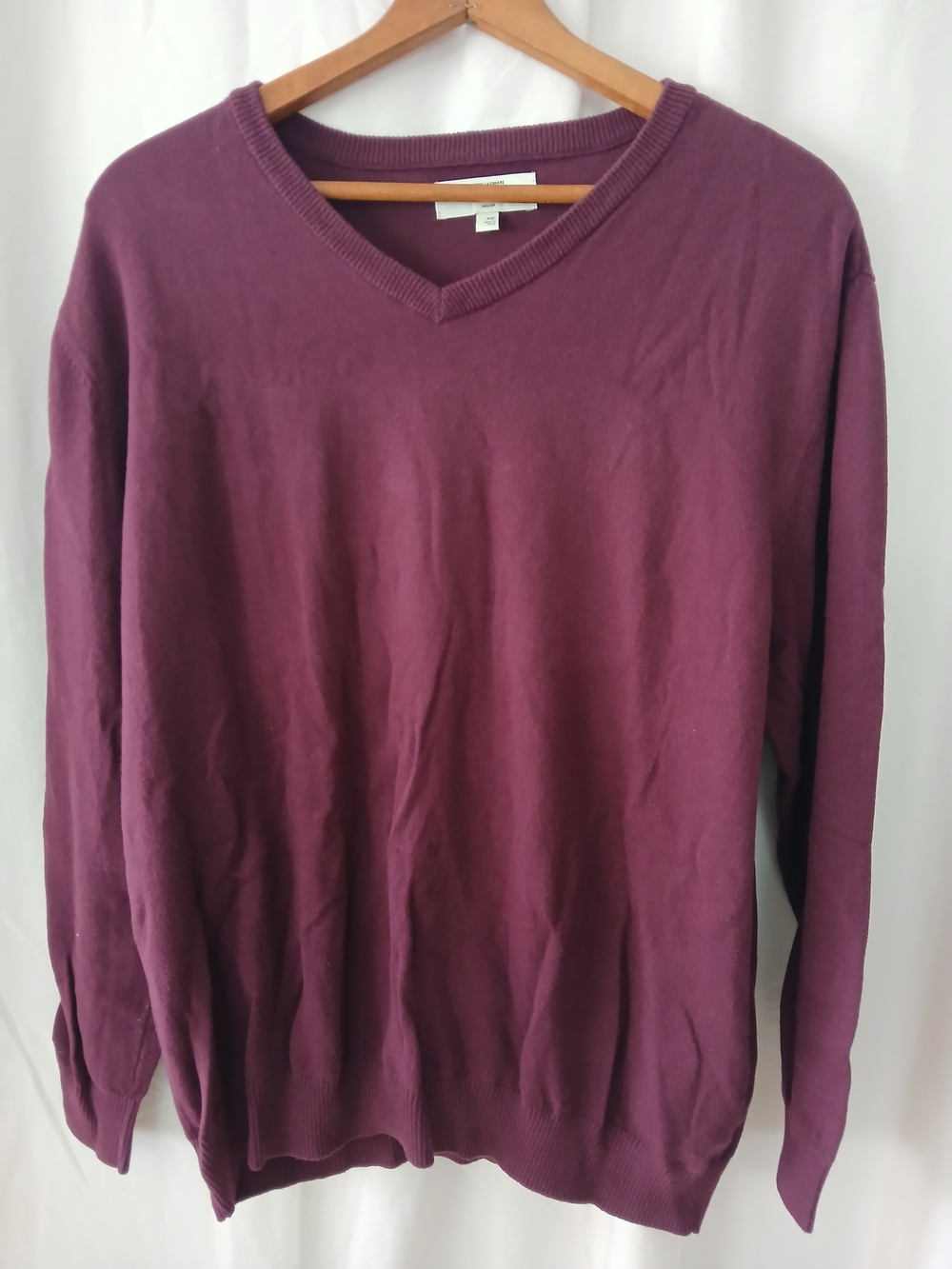 Cotton And Cashmere Men's V-Neck Sweater in Deep Plum XXL